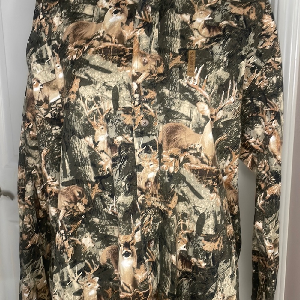 Deer Camouflage Size Large long sleeve shirt